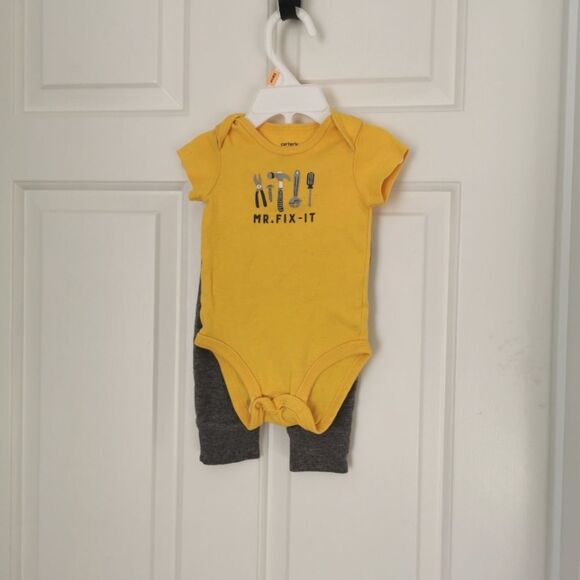 3/$20 Carter's 2 piece set size 3 m - Picture 1 of 4